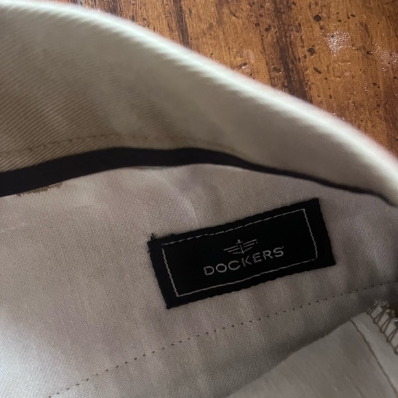 Mens docker, size 40x 32 khaki , like new!no pleat - Picture 4 of 4